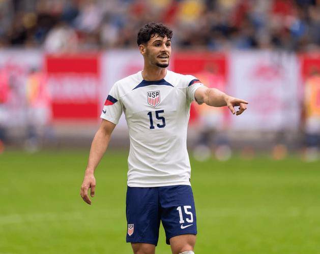 热刺连胜收官，锁定欧冠资格