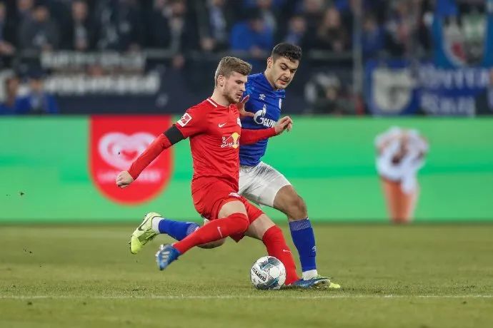 关于沙尔克主力中场伤愈复出，助球队一战全胜的信息