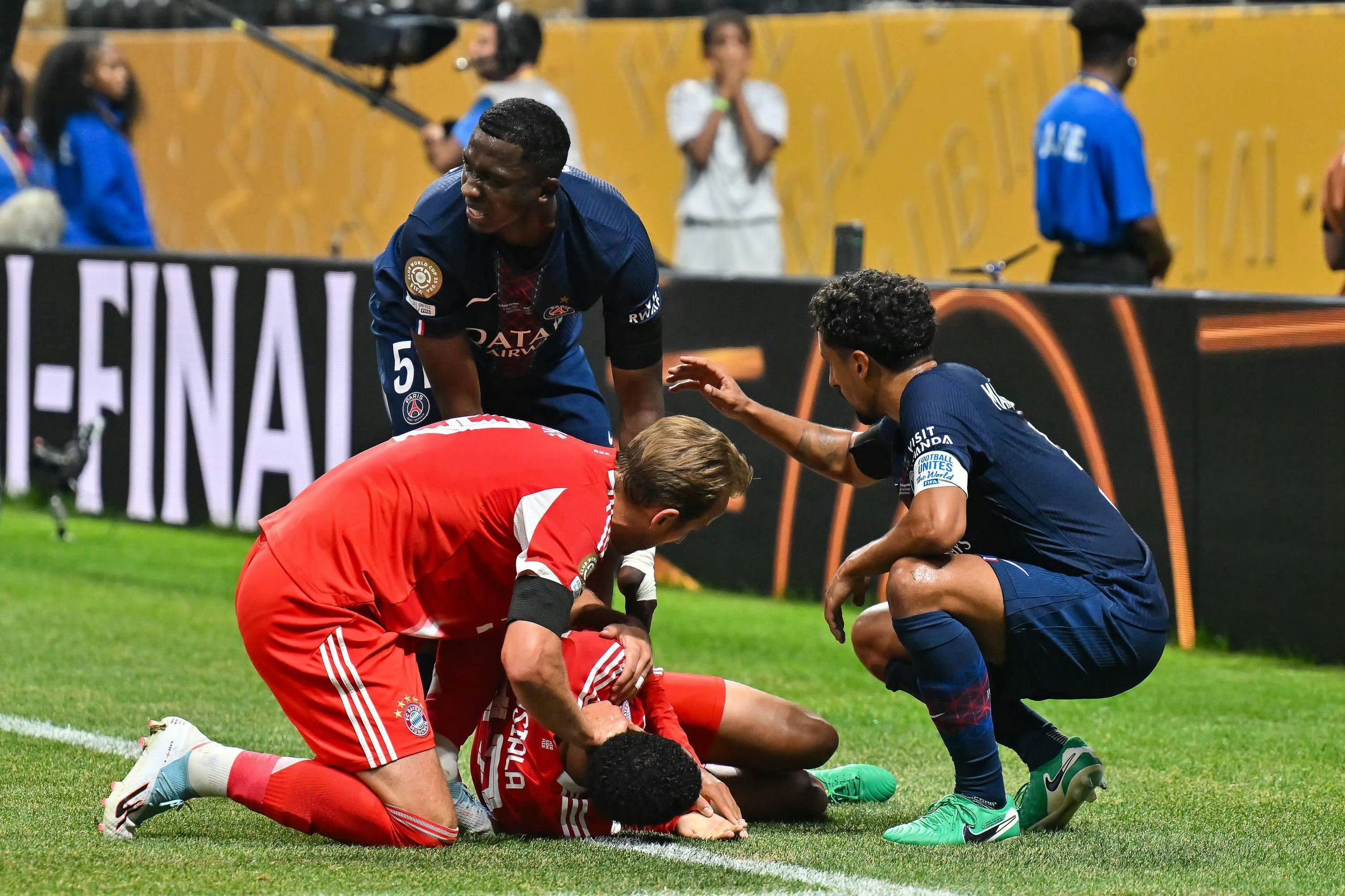 曼联惨遭淘汰，欧冠之路尽在亚洲的简单介绍