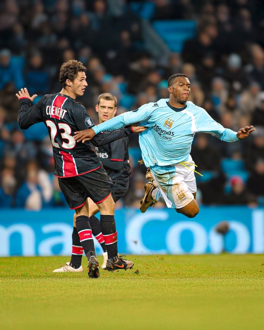 欧洲杯预选赛场上冲突不断，裁判员需保持冷静