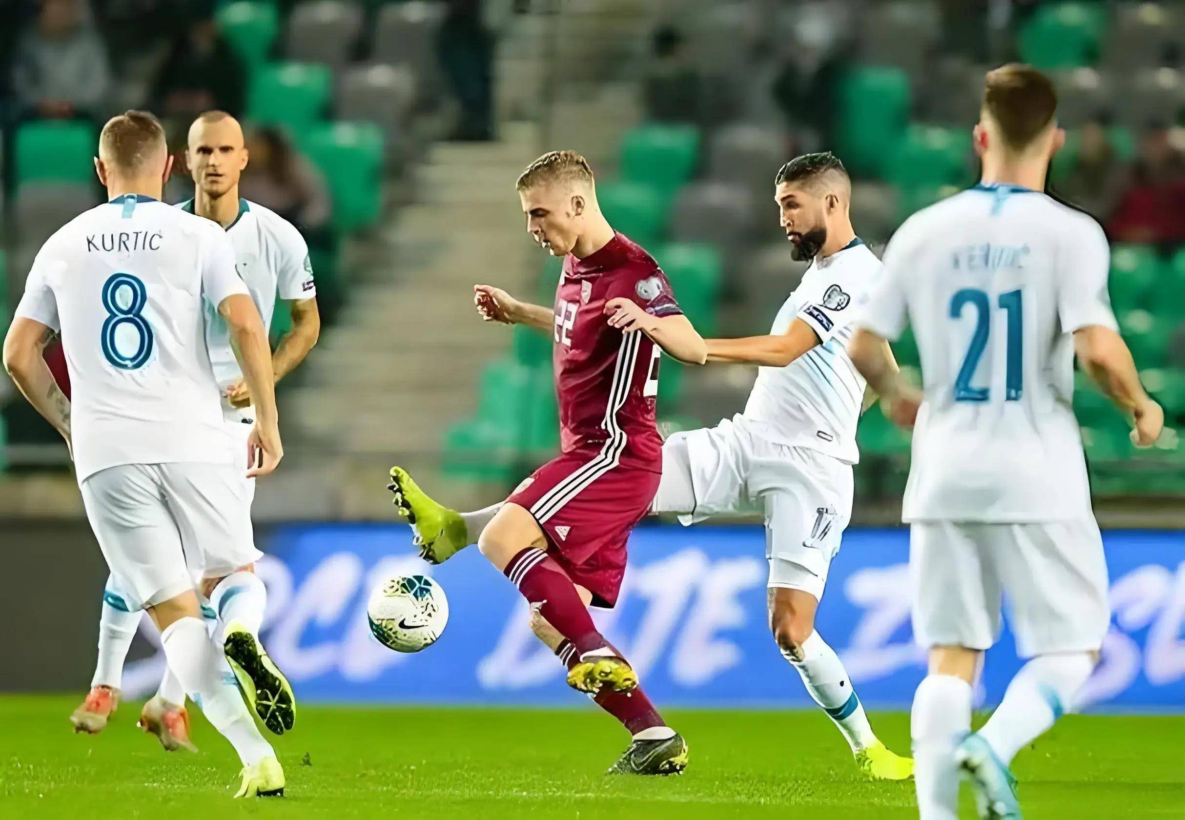 欧洲杯预选赛场上冲突不断，裁判员需保持冷静