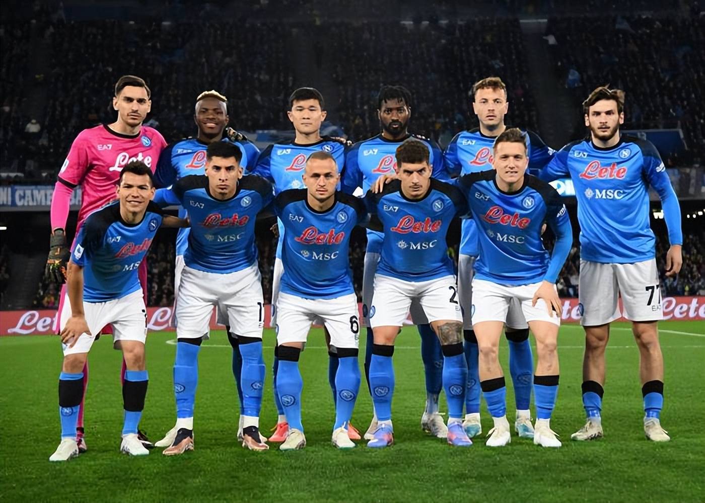 包含那不勒斯士气高涨，冲击联赛榜首的词条