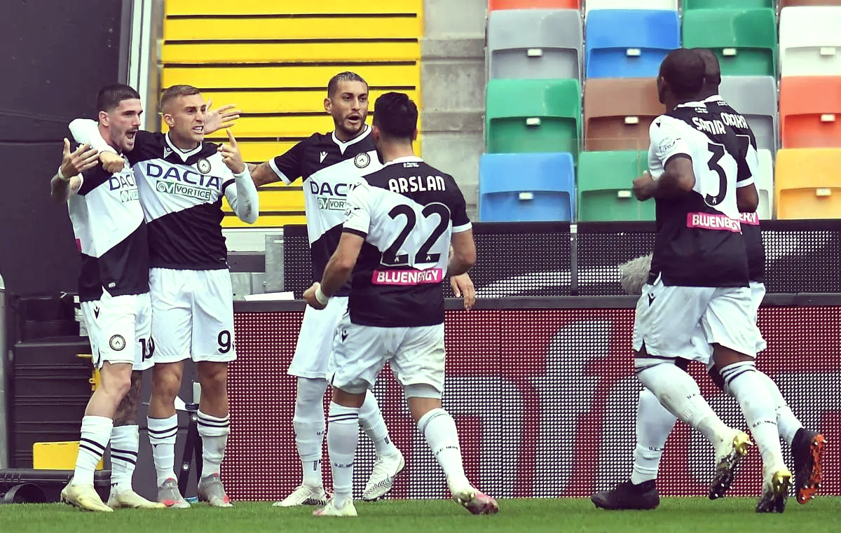 国际米兰客场大胜乌迪内斯，继续领跑的简单介绍