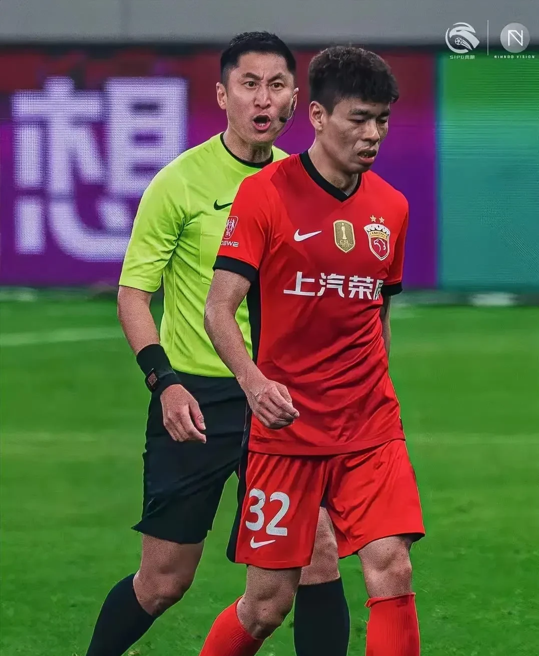 包含申花遭遇苏宁围攻，状态有所下滑的词条