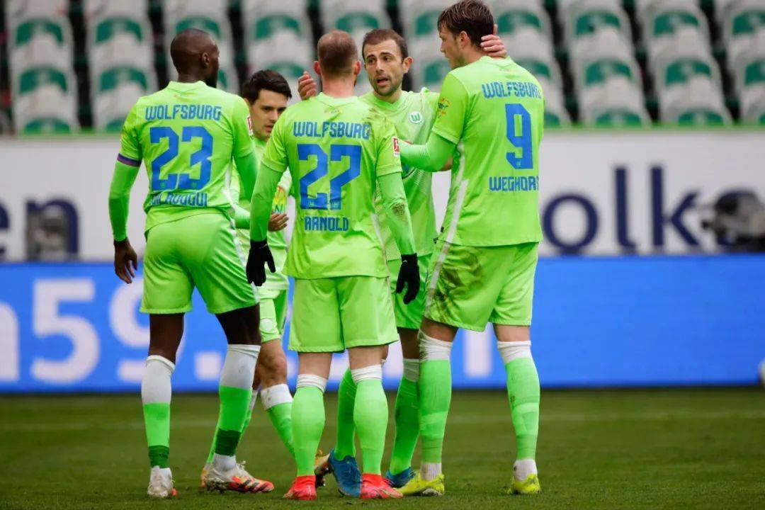 包含沙尔克遭逆转失利，球队雪上加霜的词条