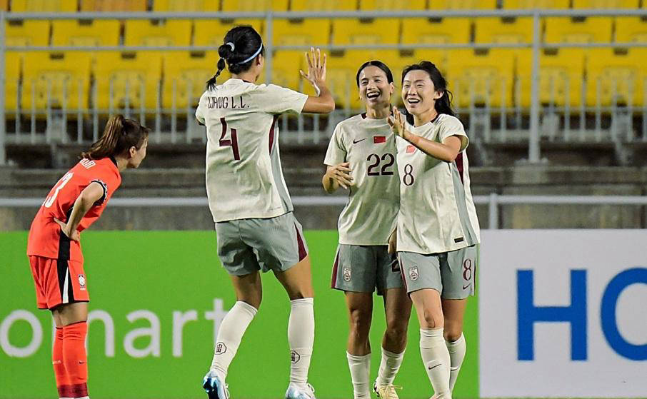 中国女足选手在比赛中展现实力