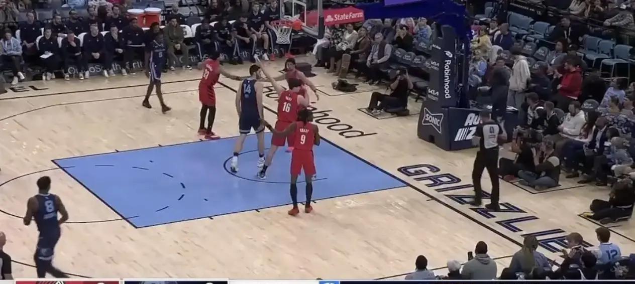 关于人背水一战遭遇灰熊全线轰击，不尽退缩的信息