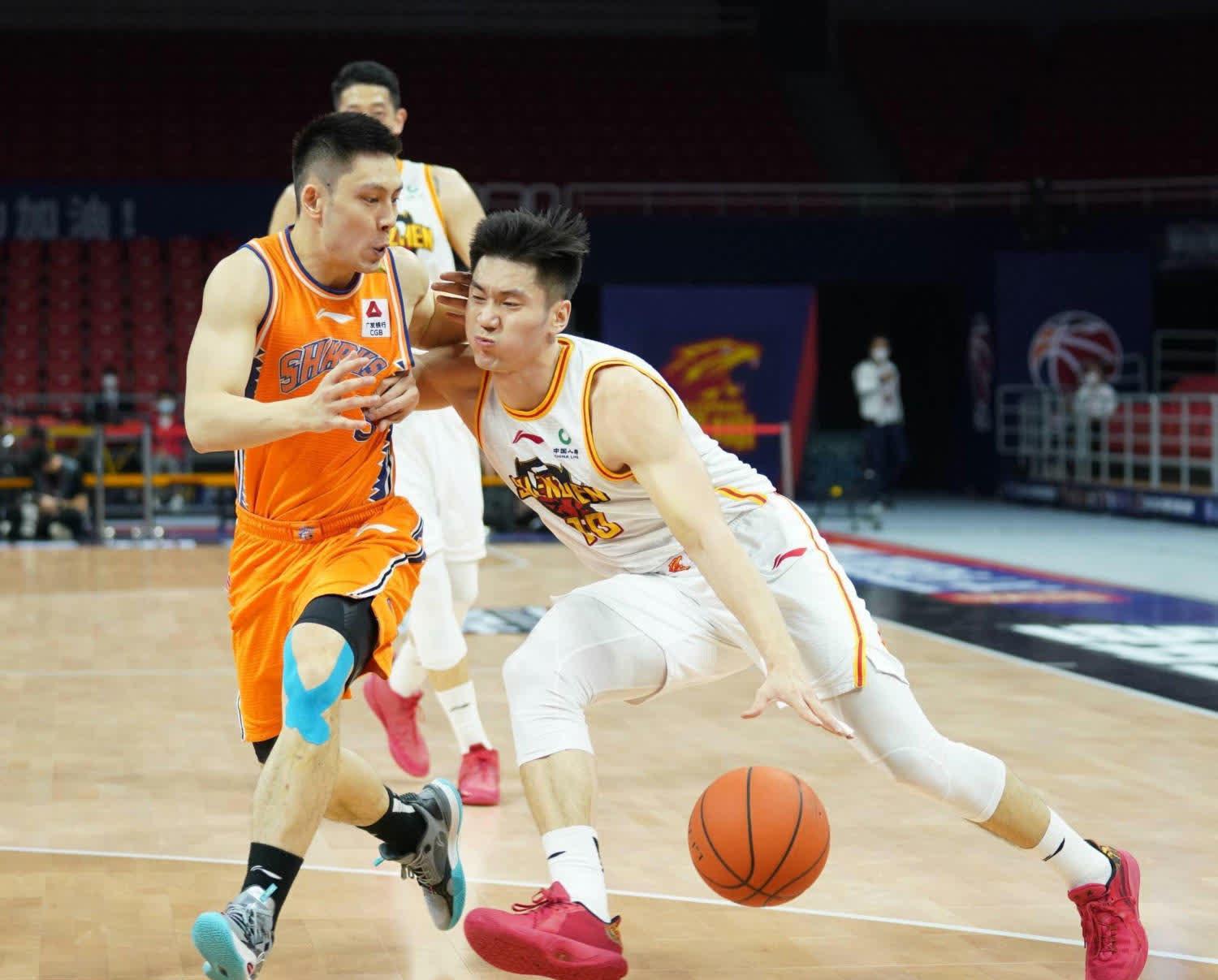 北京男篮逆转深圳队，取得胜利