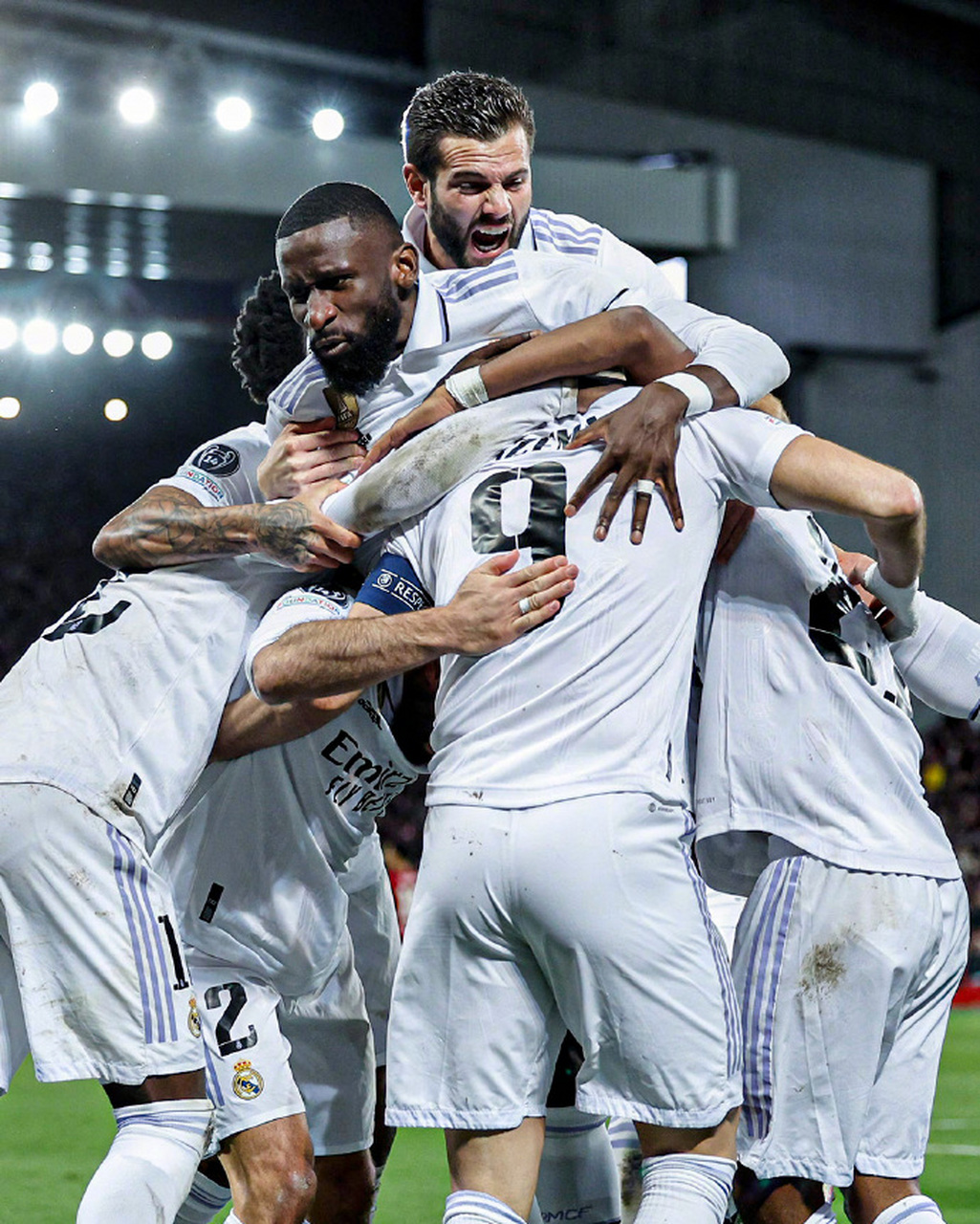 包含皇马客场小败，晋级前景动摇的词条