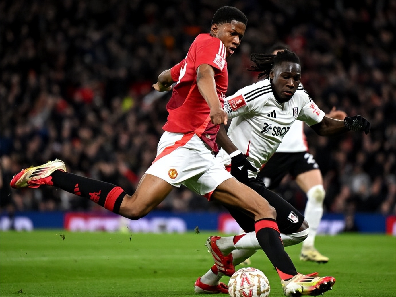 关于曼联憾失大好机会，逼平对手憾失三分的信息